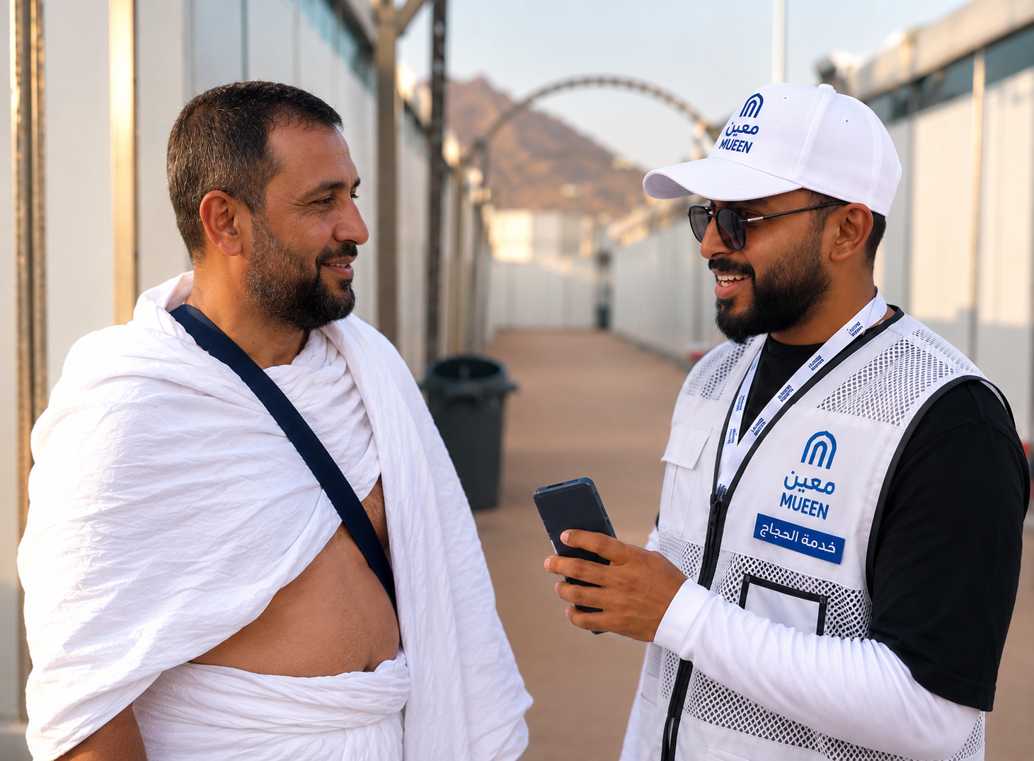 A Moeen service agent welcoming a pilgrim in the field